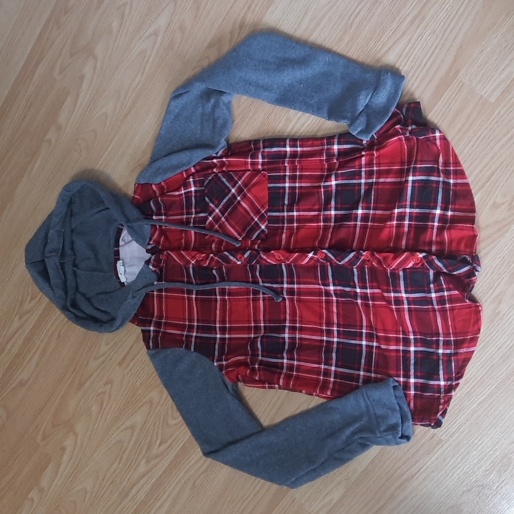 Plaid button down‎